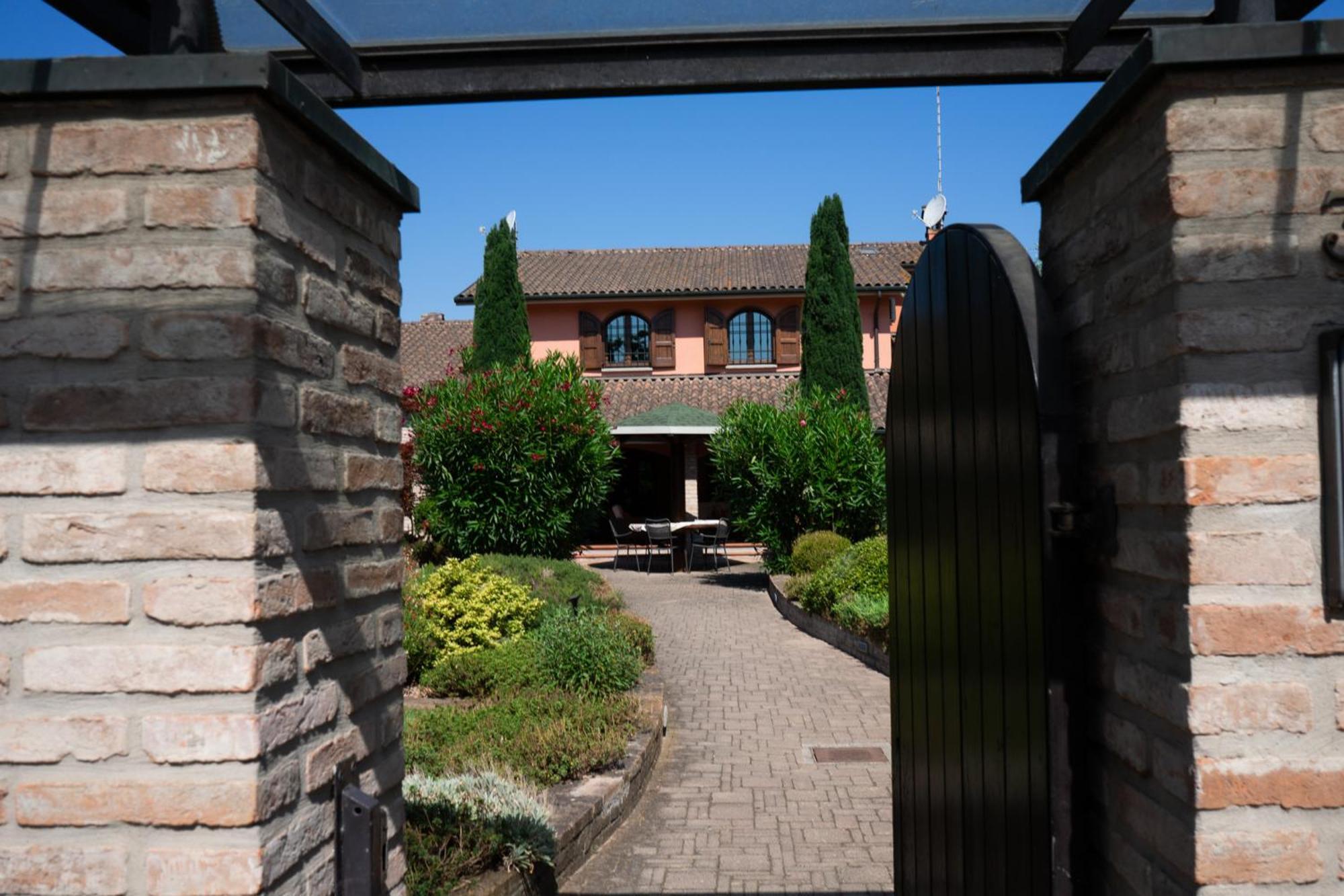 B&B Villa Argiolas Modena Exterior photo